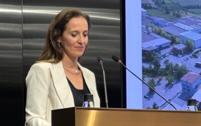 María Gamero moderierte beim III. Industrialisierungskongress