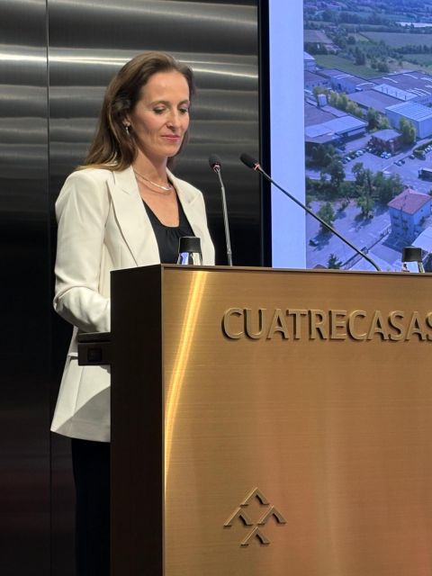 María Gamero moderierte beim III. Industrialisierungskongress