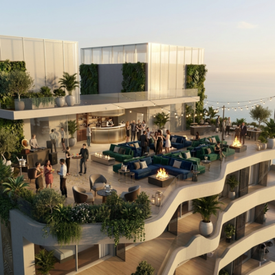 Dachterrasse des Skyhotels mit Sitzbereichen, Bepflanzung und Meerblick