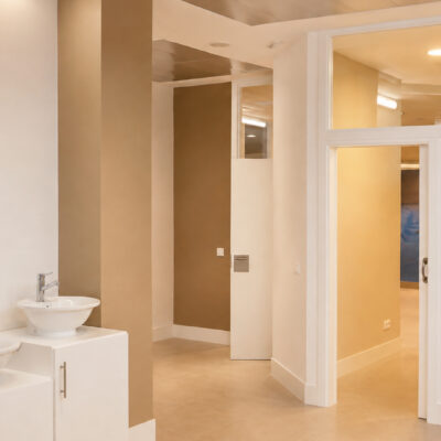 Dental clinic corridor with access to treatment rooms and an integrated washbasin