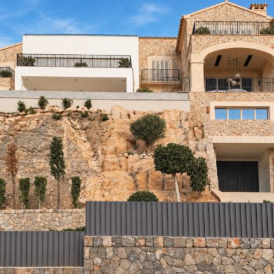 Fachada principal de vivienda en Camp de Mar, Mallorca