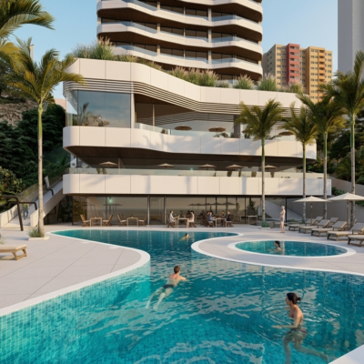 Piscina exterior de Skyhotel con formas curvas, tumbonas y palmeras